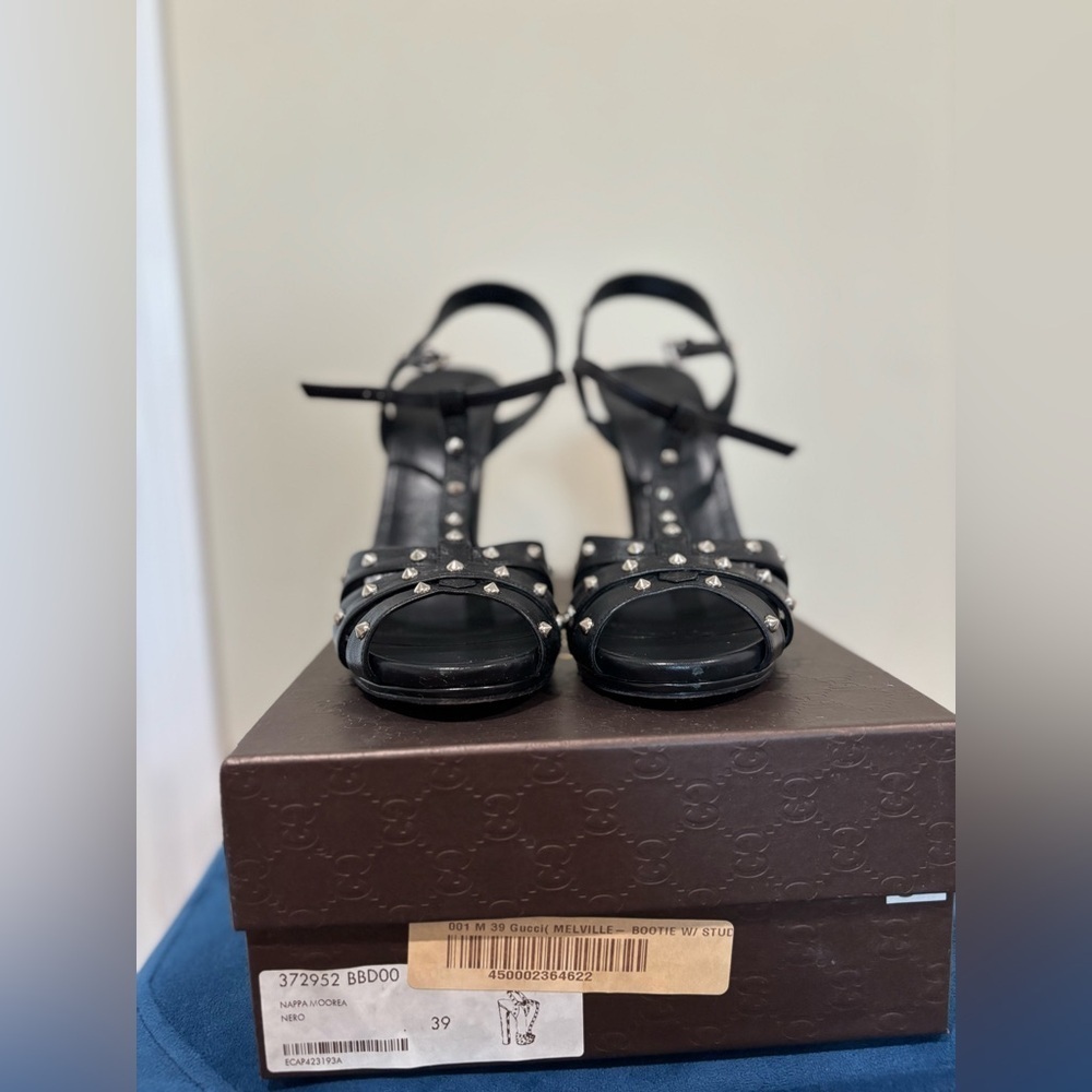 Gucci Black Leather Studded Block Heel Ankle T-Strap Sandals Pumps size 39